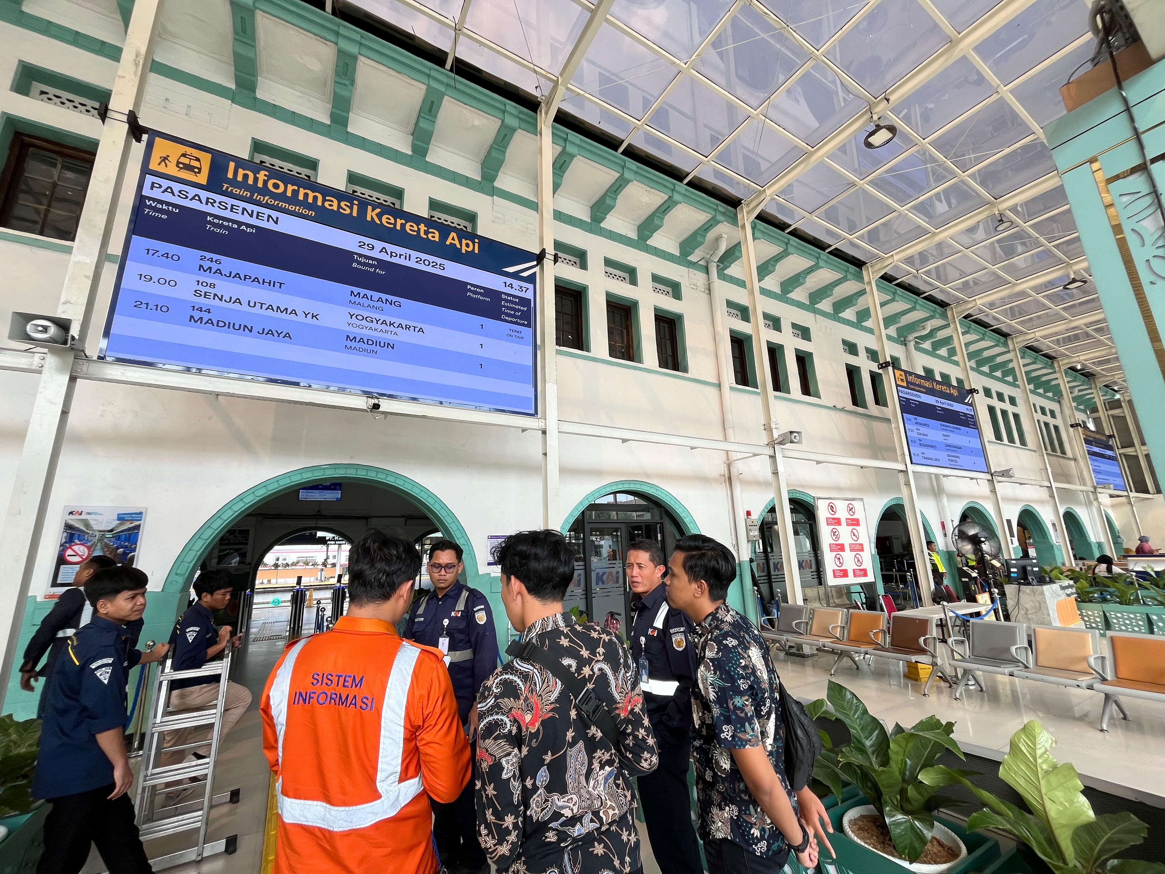 Videotron Stasiun Pasar Senen
